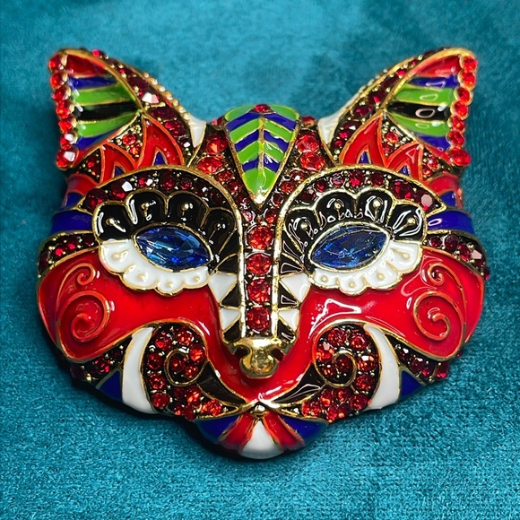 Jewelry - Large and Heavy Cat Face Brooch